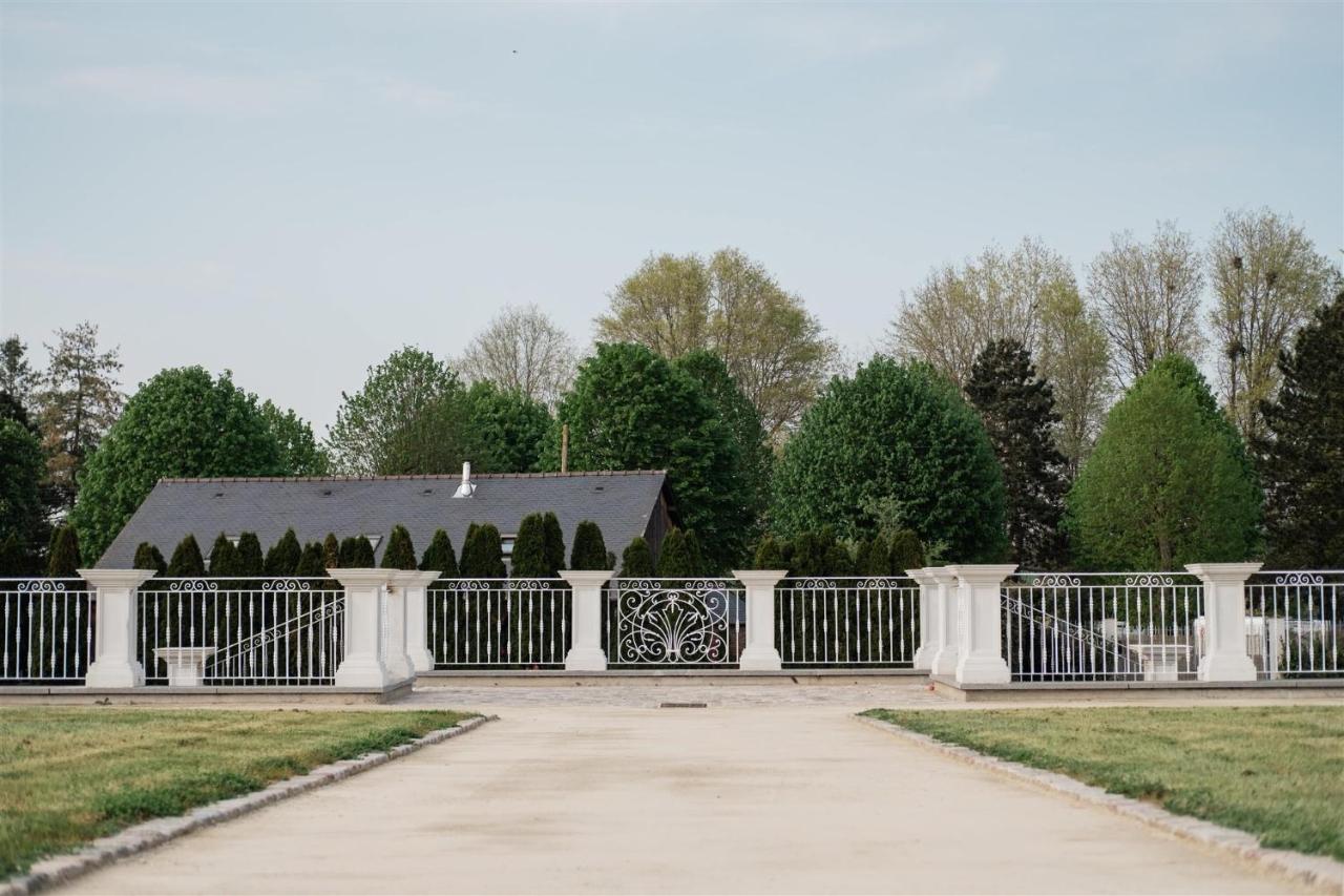 Domaine Les Jardins Darsene Bed and Breakfast Tinténiac Eksteriør billede